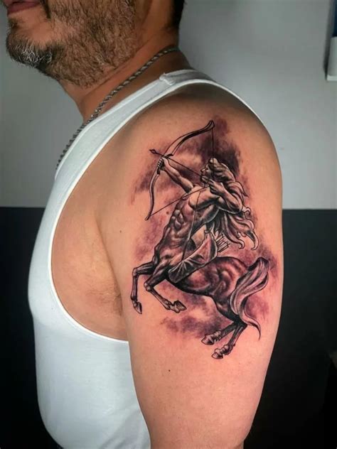 tatuajes en hombro|Tatuajes en el hombro para hombre: 99 diseños。